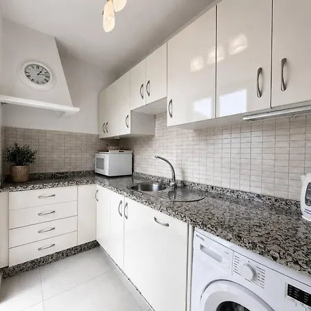 Apartman Hideaway With Shared Pool *