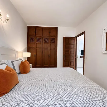 Hideaway With Shared Pool Apartman